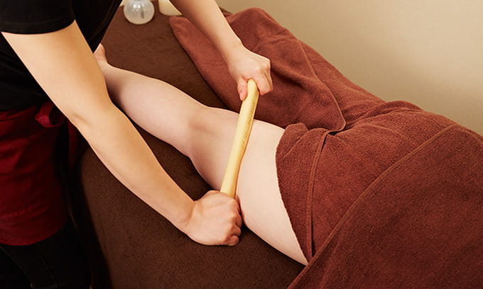 写真：ツリートリートメント施術