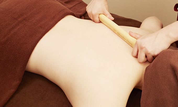 写真：ツリートリートメント施術